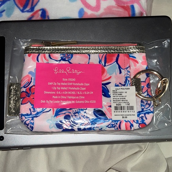 NWT/ NIP Lilly Pulitzer Zip top Wallet Resort White Party Like a Lobster 6.4Lx4H - Picture 7 of 11